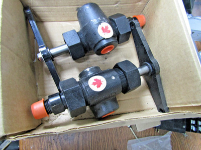  2) NEW QUALITY GAUGE & VALVE Q146 1/2'' UNION GAUGE CONNECTION LOT OF 2
