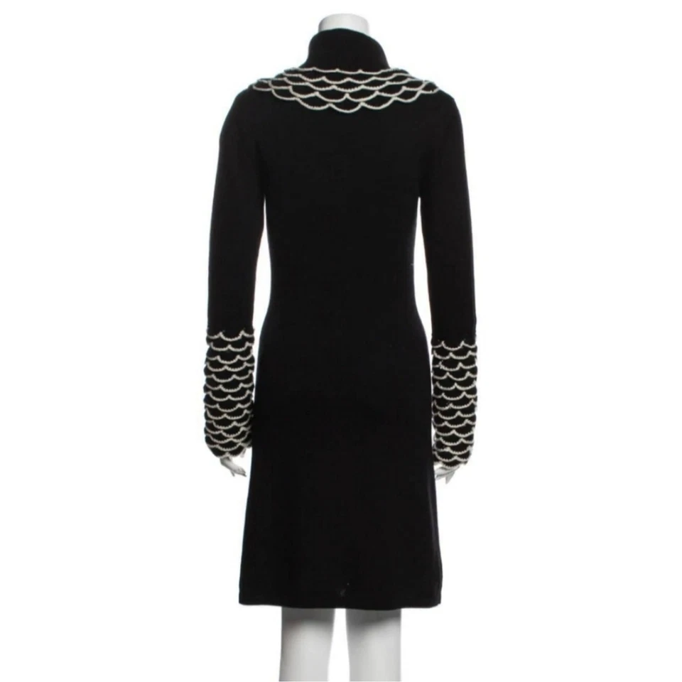 Vestido tejido negro con ribete de ganchillo de seda y cachemir Temperley London $1090, talla S Foto 4 de 4