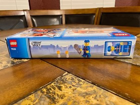 LEGO CITY 7638 TOW TRUCK RARE!
