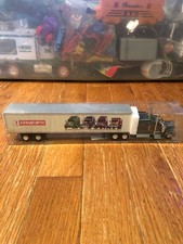 Semirremolque/tractor Kenworth W900L con furgoneta seca 53' y remolque - escala HO (1:87)