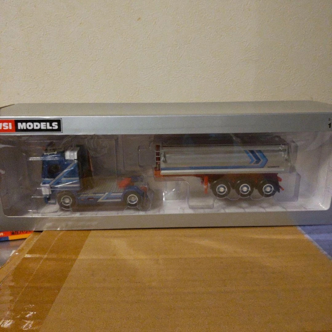 Wsi trailer volvo FH4 sleeper cab tipper trailer 1/50