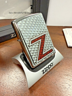 ORIGINAL Zippo BEIDSEITIG Feuerzeug RUBY ZI & FLAME 3D Illusion 2017 NEU IM DISPLAY