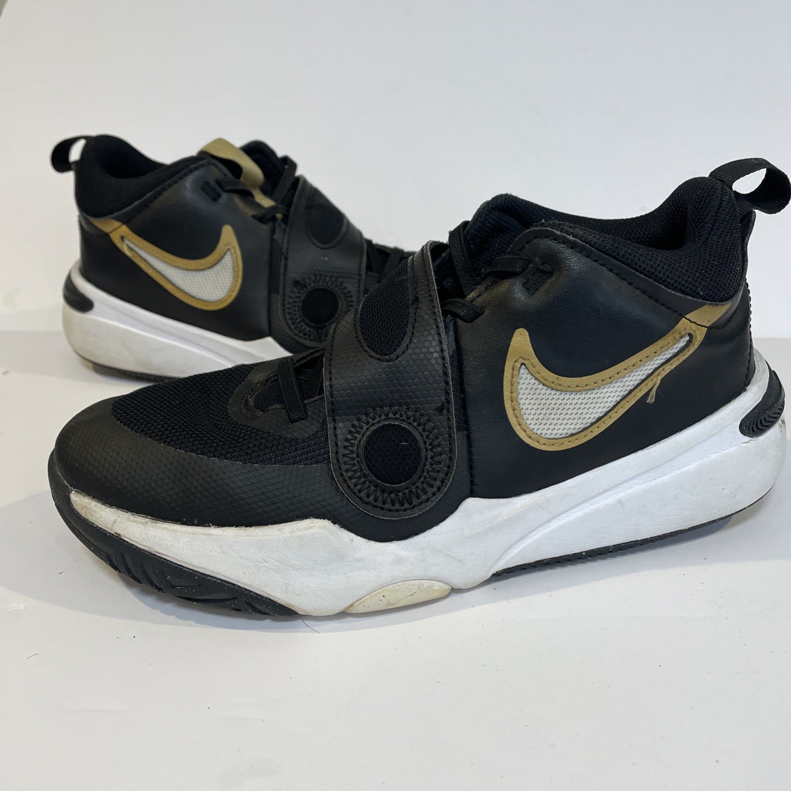 Nike Team Hustle D 11 GS Black Gold White Kids Shoes DV8996-004 Size 7Y