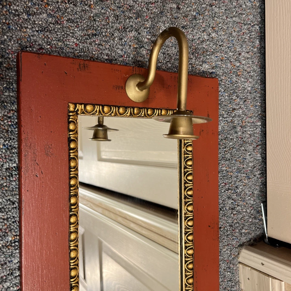 Aplique espejo de pared vintage W. King Ambler rojo y dorado estilo viejo mundo 23”x11” Foto 3 de 4