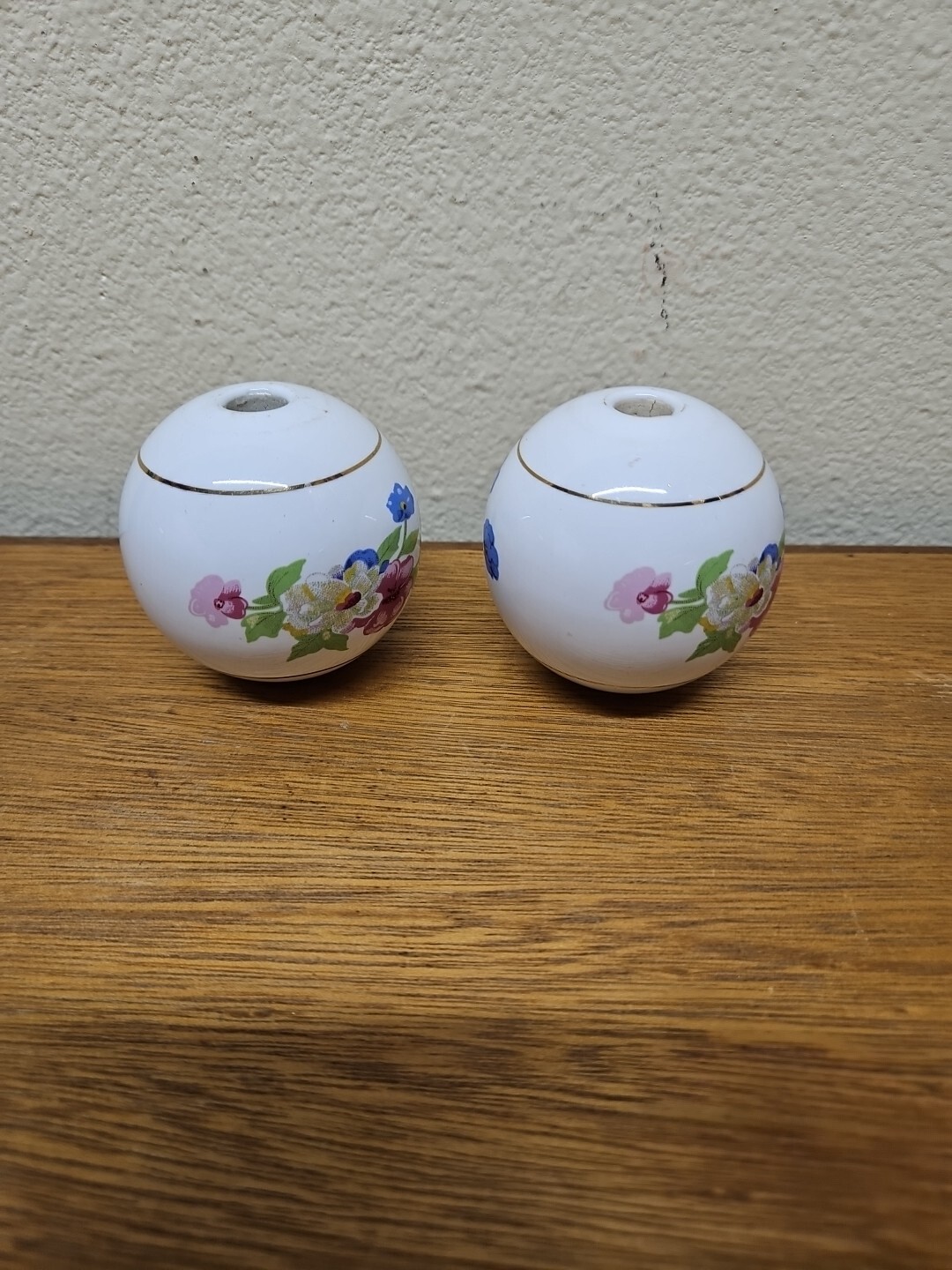 Set 2 Porcelain Brass Bed Post Finials Flower Floral Design Circle Ball