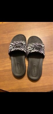 Women s Nike Slides Size 10