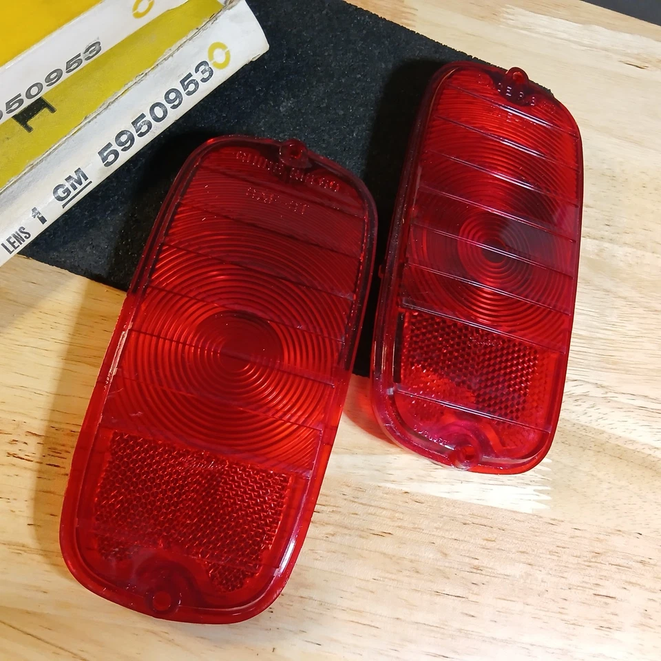 Par de lentes de luz trasera para camioneta GMC 1960-1966 GM Delco Guide #5950953 nuevas de fábrica OEM Foto 3 de 4