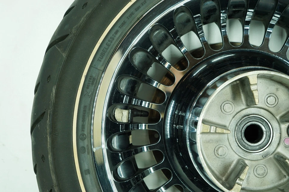 Llanta trasera 12 Harley Electra Ultra Touring FLHTK OEM 180/65B16 81H 1379 Foto 3 de 4