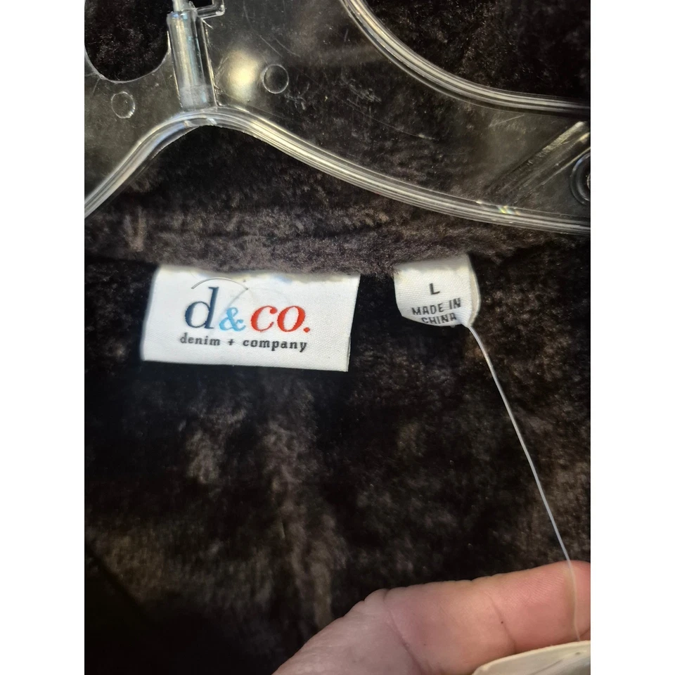 NUEVO CON ETIQUETAS D & Co. Chaleco de gamuza verde oliva con ribete de piel sintética para mujer grande Foto 2 de 4