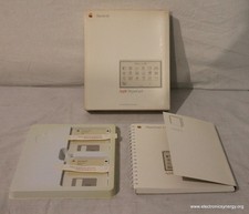 APPLE HyperCard Software  Manual M0556 Sealed Disks 