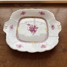 HEREND CHINESE BOUQUET RASPBERRY HANDLED CAKE PLATE 431