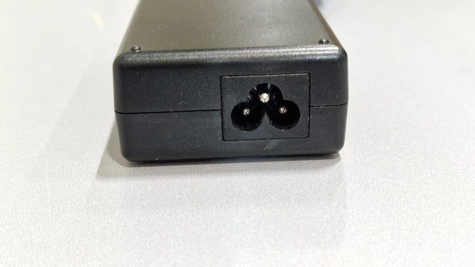 Adaptador de corriente IBM 83H6339 16V 3.36A usado funcionando sin cable de alimentación Foto 4 de 4