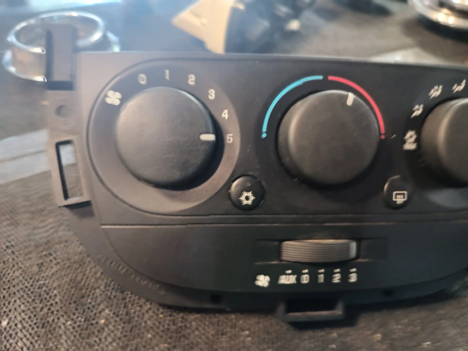 2005 - 2006 雪佛兰 Uplander/土星继电器气候控制 P/N 15791305 — 第 4/4 张图片