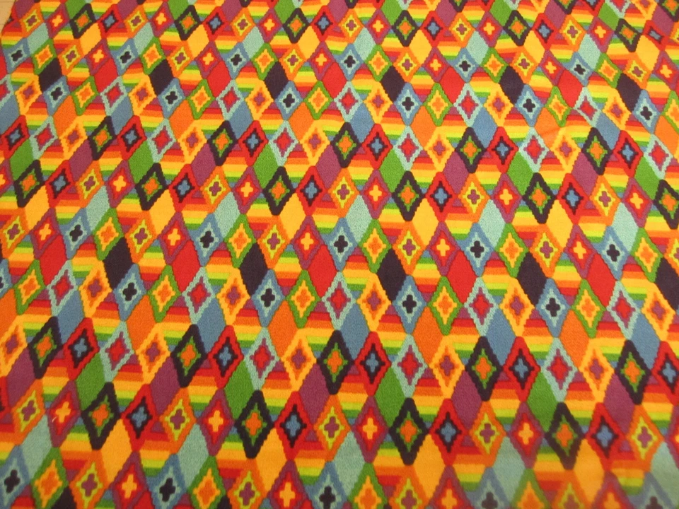 Tela de algodón con diamantes de colores vibrantes acolchado en blanco por yarda x 44 Foto 2 de 4