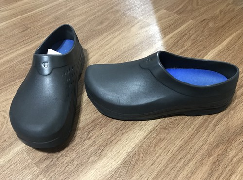 Shoes For Crews Unisex Black Clogs Size 