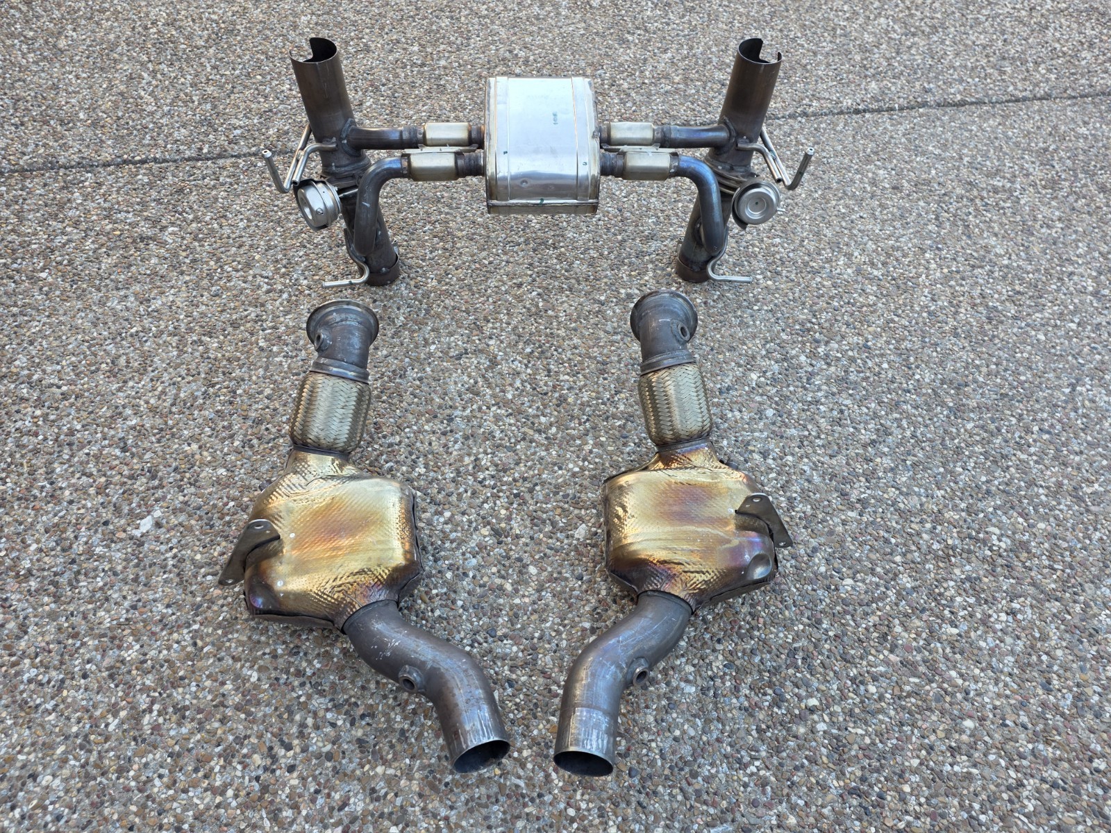 FERRARI F8 TRIBUTO OEM GENUINE ORIGINAL CENTER MUFFLER & CATS EXHAUST SYSTEM