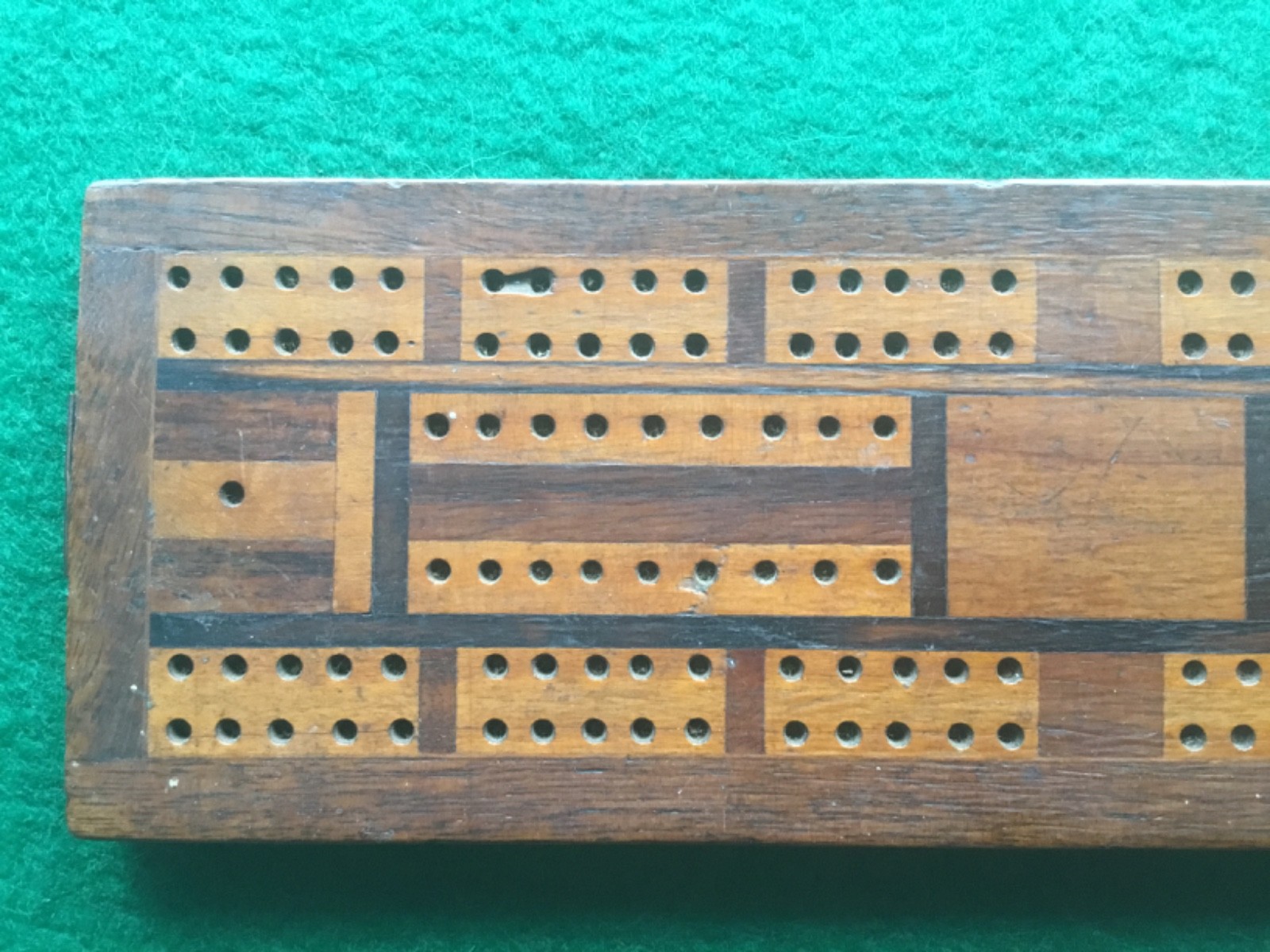 Antique Hardwood Marquetry CRIBBAGE BOARD 26cm x 8.5cm + 4 Original Pegs