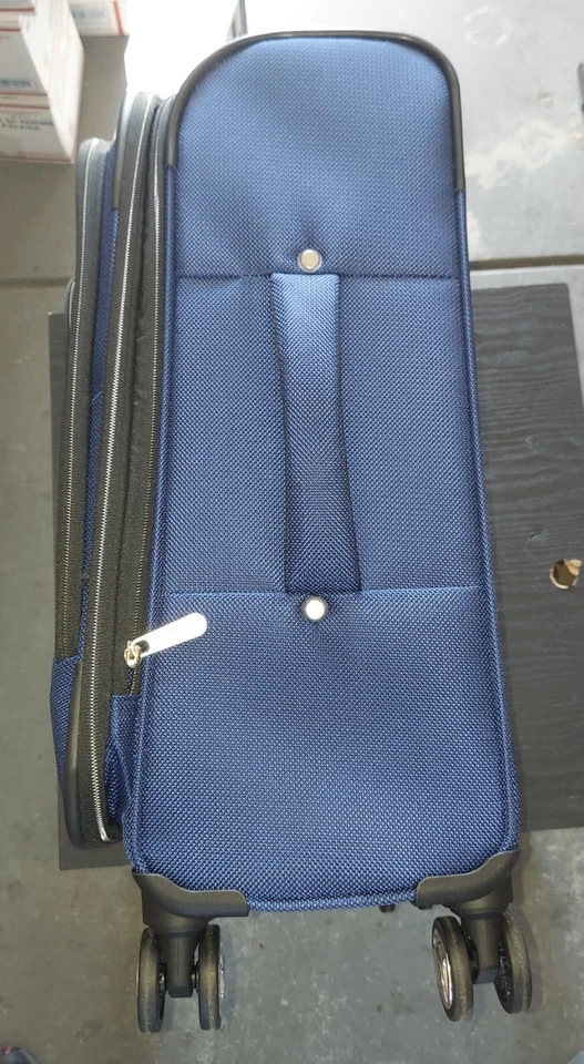 Equipaje facturado pequeño de 20 pulgadas Protege Ashfield Collection Foto 2 de 3