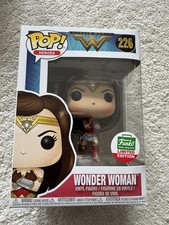 FUNKO POP - DC - WONDER WOMAN (W/ GAUNTLET) #226 [FUNKO SHOP EXCLUSIVE] W/ PROTE