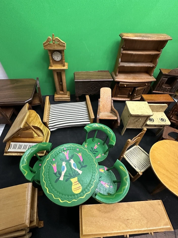 Muebles de madera vintage para casa de muñecas. 45 más piezas de muebles. Madera real Foto 4 de 4