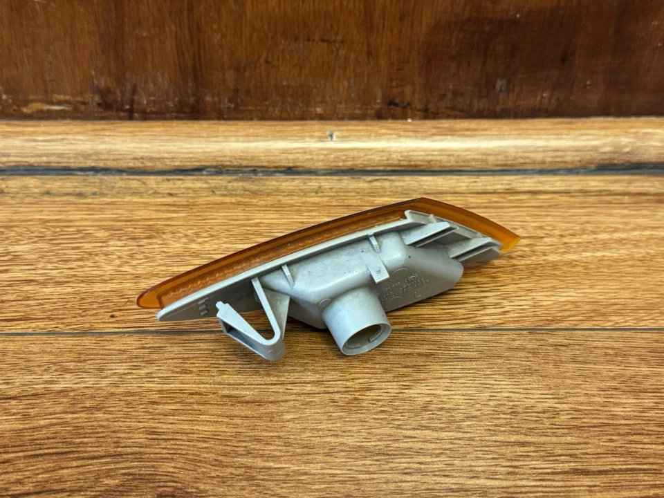 OEM 2006-2010 Mercedes-Benz W251 R350 R500 Left Bumper Reflector Light Marker - Image 2 of 2