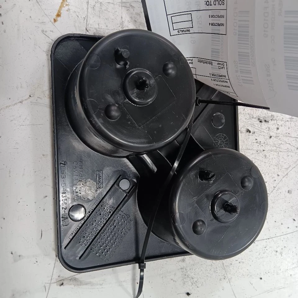 Задний подстаканник Ford Taurus 2019 2018 2017 2016 2015 2014 2013 - Изображение 2 из 4