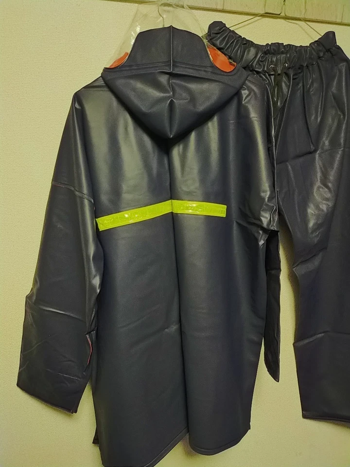 heavy and thick navy and red PVC vinyl rainsuits set jacket and pants - Image 4 of 4