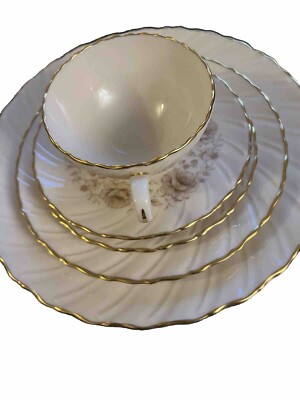 LENOX 5 Piece Place Setting In The Orleans Pattern, USA