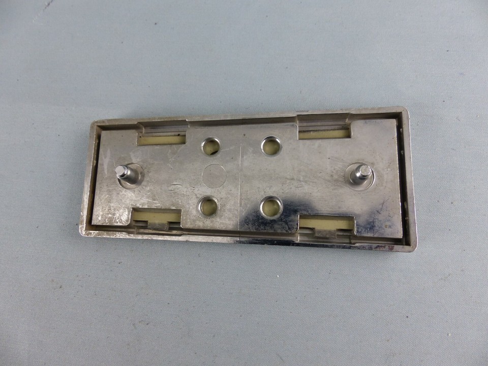 Logo Emblème Plastique Blanc Pour Amplificateur Radio Barthe – Pièce D'origine