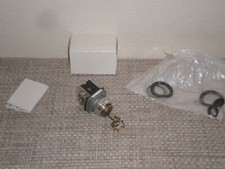 New Allen Bradley 800T-E15A5 30mm Cyl Lock Push Button Spring Bolt, Lock Pos In