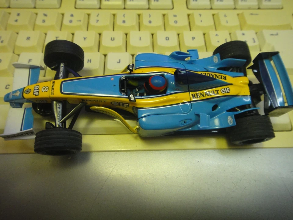 Hornby Formula 1 Renault 12v ver foto usado sin probar España - Imagen 3 de 4