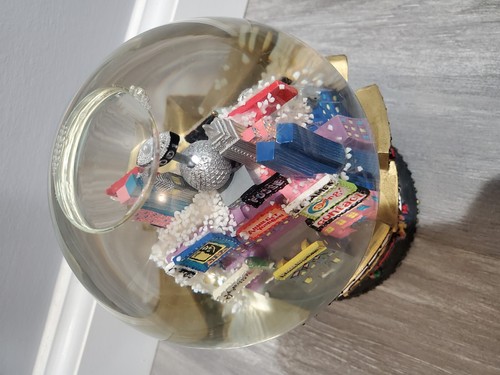 2001 Bloomingdales Broadway Musical Snow Globe Twin Towers “Let It Snow” TESTED! - Picture 4 of 8