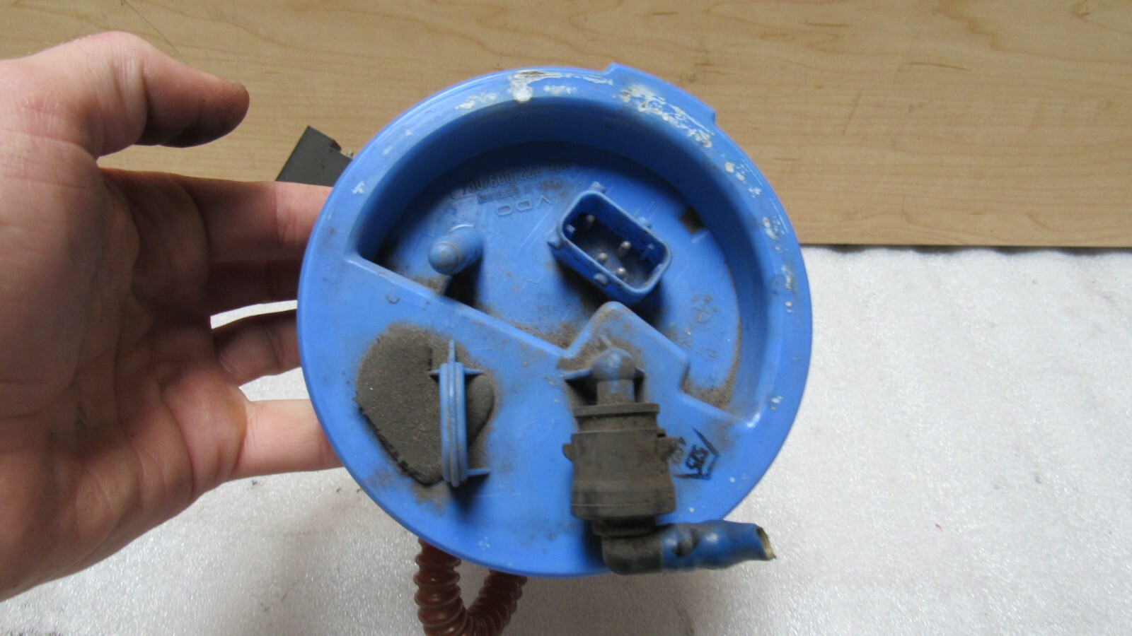 20012006 BMW E46 M3 RIGHT PASSENGER FUEL PUMP FUEL LEVEL SENDING UNIT