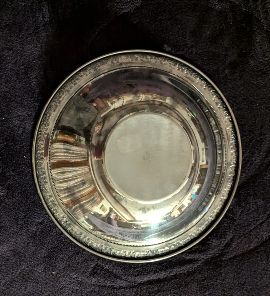 Plato de servir vintage Wallace #5112 plateado motivo de borde de rosa/hoja de 10 pulgadas Foto 2 de 4
