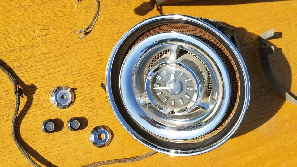 Radio Altavoz Reloj 1953-54 Pontiac Chieftain Silver Streak Chevrolet Foto 2 de 4