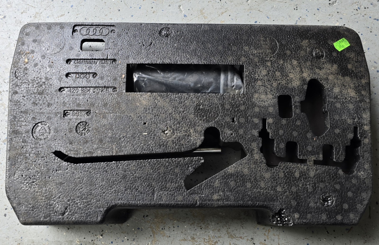  AUDI R8 SPARE TIRE TOOL JACK CARRIER KIT OEM 420864501E Frunk Compressor Air 