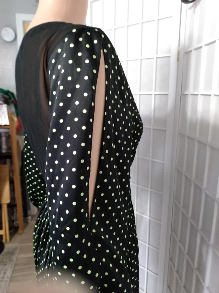 Vestido Princesa Vera Wang Talla 13 Negro Con Lunares Verdes Mangas Abertura Poofy Foto 2 de 4