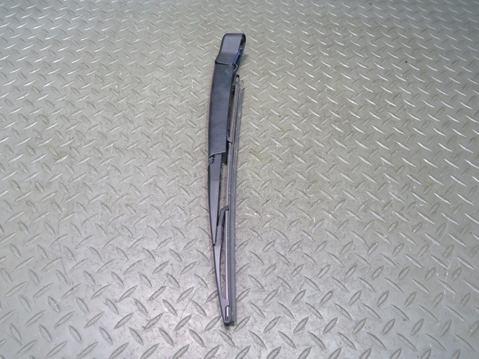 2017-2020 MASERATI LEVANTE M161 REAR TRUNK LID LIFTGATE TAILGATE WIPER ARM