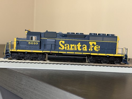 Athearn RTR 89852 - Santa Fe SD40 #5010 pre-1972 "Pinstripe" escala DC HO | Zustand: Used