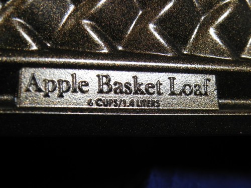Rare Retired Nordic Ware Bronze Tone Apple Basket Cast Loaf Pan - 6 Cup Capacity - Picture 11 of 12