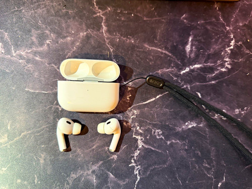 Apple AirPods Pro/ USB- C Model A2968. Not working, for parts