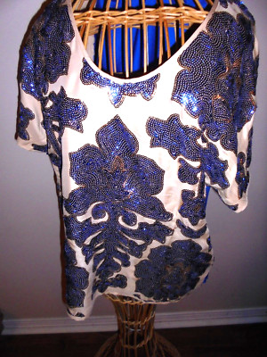 NEIMAN MARCUS WOMEN'S SEQUINED TOP - SIZE MED