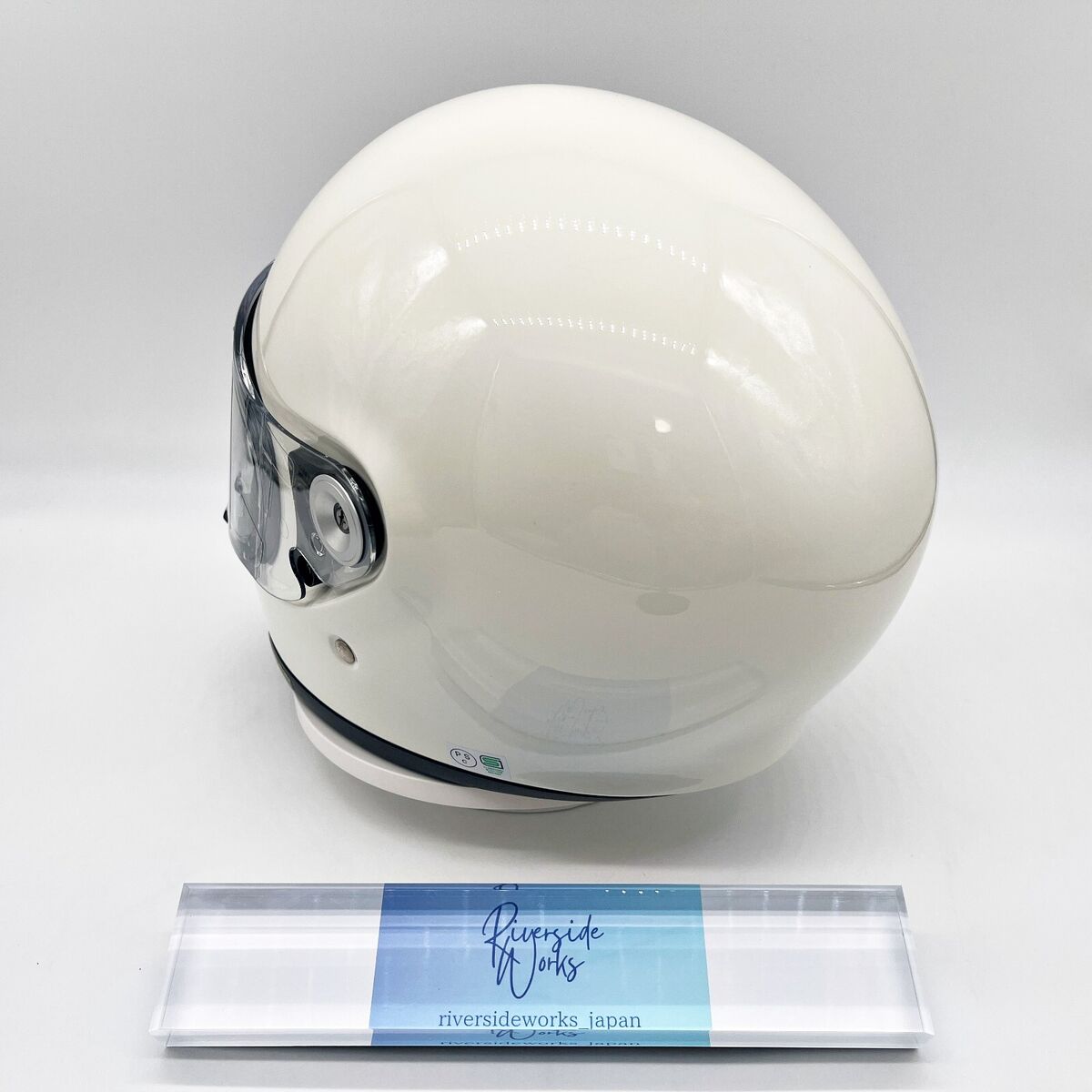 Shoei Glamster White Neo Classic Functional Full Face Helmet Shoei Glamster White Neo Classic Functional Full Face Helmet