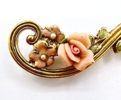 Vintage Gold Tone Filigree Flower Basket Bar Design Brooch