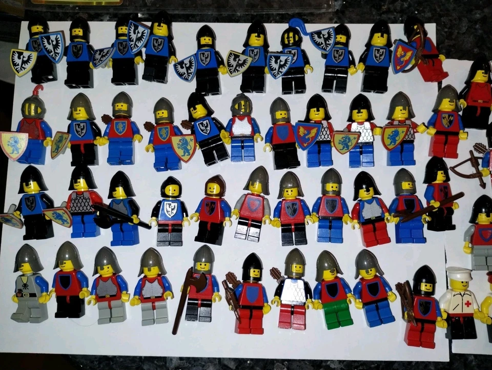 Lego Vintage Knight Castle Minifigure Lot Of 83 Plus Extra Minifigs Accessories - Image 2 of 4