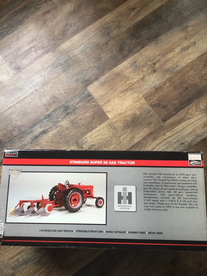 New in box SpecCast 1/16 Scale Farmall 300 Gas Tractor with 311 Moldboard Plow - Image 3 of 4