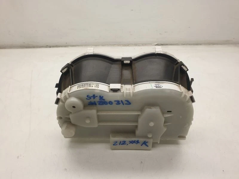 Cuadro de instrumentos Scion XA 2006 1,5 L tracción delantera en velocímetro Foto 2 de 4