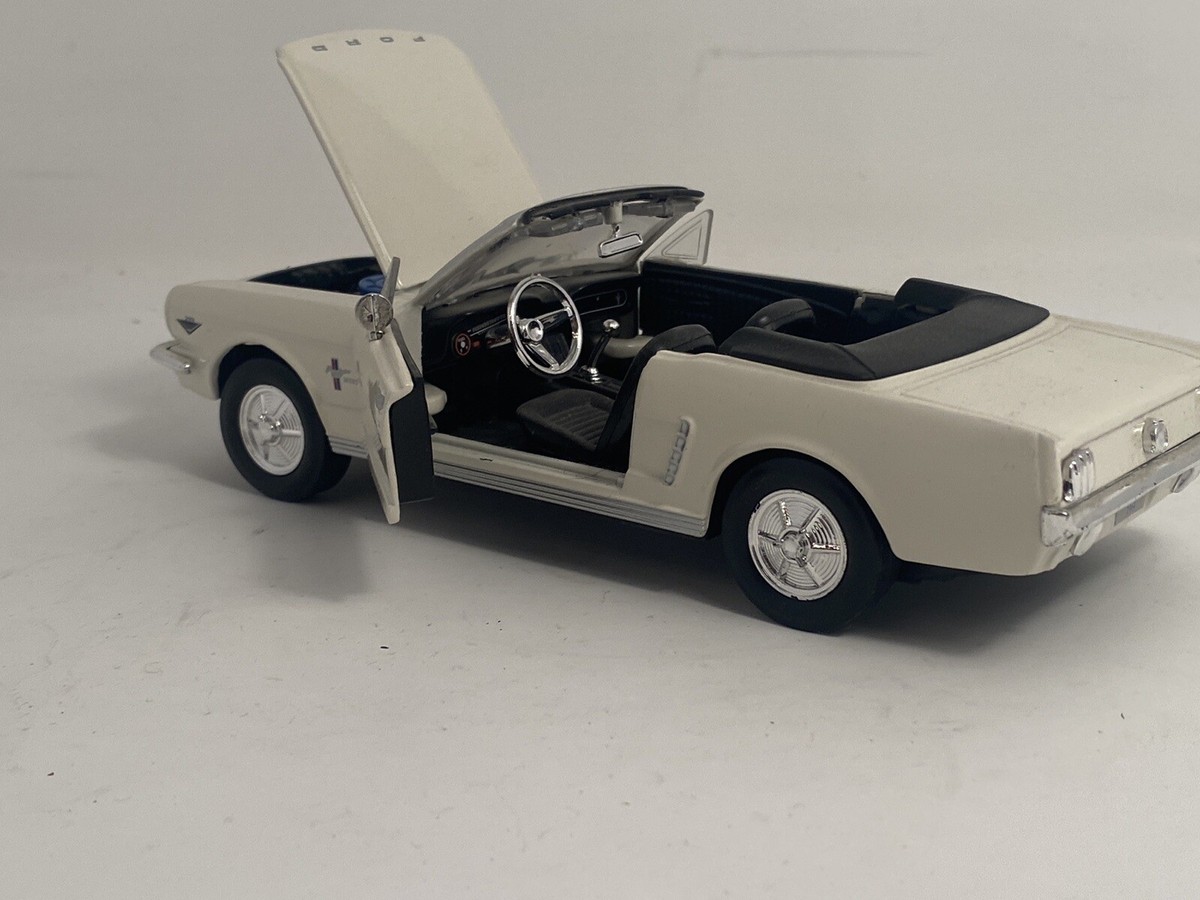 1/24 Scale No.68012 1964 1/2 Ford Mustang Convertible White