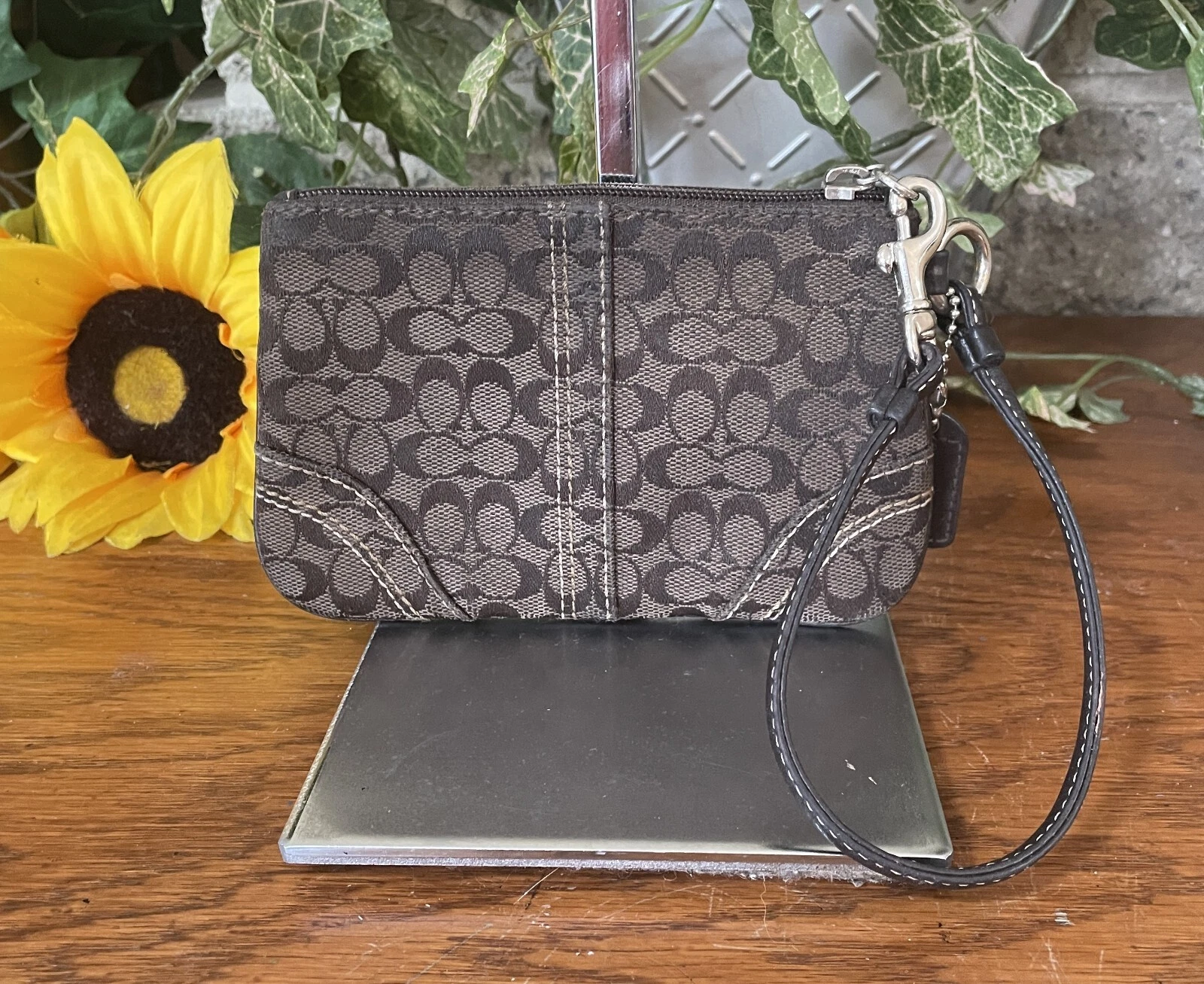 BORSA BORSETTA PORTAFOGLIO DA POLSO COACH MARRONE FIRMA CON FINITURE MARRONE SCURO