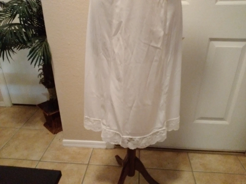 Full Slip Mode O Day Vintage Size Small Lace Bodice Ivory - Image 3 of 4